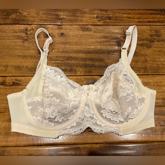 Vintage cream 34C lace bra - Picture 4 of 9